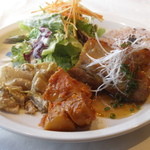 マザーエスタ - 塩茹で豚肉の甘酢あんかけ　ジャガイモのチリソース　大根のごま和え