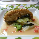 モナリザ - 魚料理：白ごまをパネしたアイナメのフライ　春キャベツとわかめ風味　シェリーソース