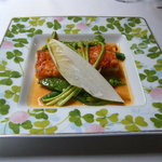 魚料理(10000円のコースと差し替え)：桜海老をパネして焼いた的鯛と海老のポタージュ