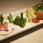 マザーエスタ - 2012年3月の前菜　カブのクリームチーズ包み　インゲンのゼリー寄せ　ブロッコリーのフリッタータ　アランチーニ