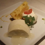 マザーエスタ - トマトのシフォンケーキとカリフラワーのムース