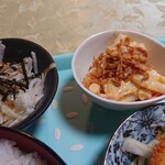 居酒屋 かんぱい - ランチ 800円(税込) 小鉢