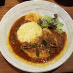 SPICY CURRY 魯珈 - フレッシュハーブのスリランカ風手羽先カレー