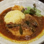 SPICY CURRY 魯珈 - フレッシュハーブのスリランカ風手羽先カレー