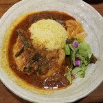 SPICY CURRY 魯珈 - フレッシュハーブのスリランカ風手羽先カレー