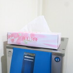 ラーメン二郎 - 券売機上のティッシュ