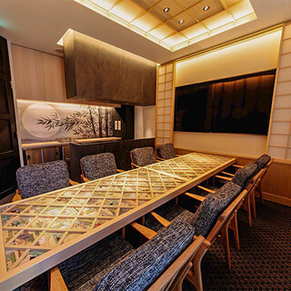 A special private room with seating for 8 people inspired by The Tale of the Bamboo Cutter *Available for groups of 5 or more.