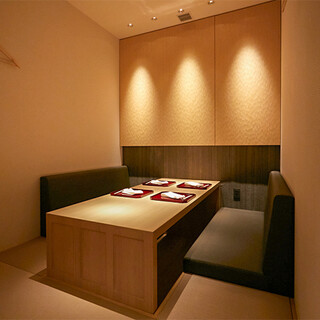 A private horigotatsu room with calm lighting and seating for 4 people.