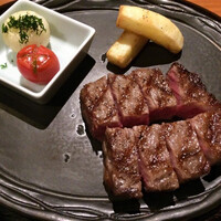 瀬里奈 本店 - ◆サーロインステーキ
                    コースに追加料金を払うと
                    しゃぶしゃぶをステーキに変更できる。
                    ヒレかサーロインどっちか選べる。