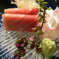 瀬里奈 本店 - ◆刺盛り（大トロ、鯛）
                    しゃぶしゃぶの店だし魚は期待してなかったけど美味しくてワロタ。
                    高い店すげえ。