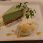 マザーエスタ - 新タマネギのアイスクリームとルッコラのチーズケーキ