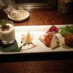 マザーエスタ - 前菜　玉葱のムースバルサミコのジュレ、カブのチーズ包み　鶏とインゲンのテリーヌ、アランチーニ