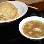 らーめんでぽっと - チャーハン(スープ付き) 700円