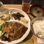 家庭料理　かわじ - ♪生姜焼き定食¥600