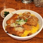 串道楽 潤 - とりカツ丼。580円