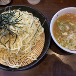 昌平ラーメン - 本日、最後の大盛をいただきに伺いました　m(__)m
      
      ♪ 痩せないで一人で…もう少し待ってて…
      大盛にお別れ言うから…   大盛にさよなら〜　
      ラララララ　ララララ…  