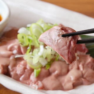 隠れた逸品！鶏レバーを、低温調理の刺しや焼き鳥で◎