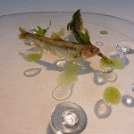 泳いでいるような、鮎♪どかで見た事がある、ガラスの皿です。