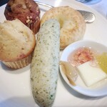 ザ・リッツ・カールトン沖縄 - パンのアップ