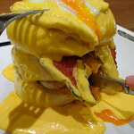 紅鶴 - ベーコンと目玉焼き