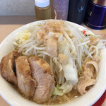 ガッツリラーメン いち豚 - 小ラーメン（ヤサイ・ニンニク・アブラ）