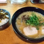 Wakura - らーめん（カタ）と高菜ご飯