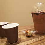 Lindt Chocolat Cafe Nagoya Lachic - ◆リンツアイスチョコレートドリンク モカダーク◆♪
      
      ★お水は、セルフサービスになります♪