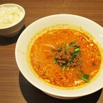 浜木綿 - 名物 担々麺 890円（税別）。　　　　　2020.06.21