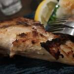 炭火焼酒亭ローリンストーン - 鰤カマ焼き　ズームアップ