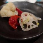炭火焼酒亭ローリンストーン - 冬野菜の自家製ピクルス喰らう