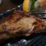 炭火焼酒亭ローリンストーン - 鰤カマ焼き　ズームアップ