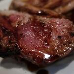 炭火焼酒亭ローリンストーン - 名物／豪州産骨付きラムロース　ズームアップ