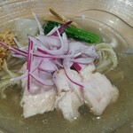 麺屋 さくら井 - 美味しいスープは見た目で分かります。透明度が高く、良質な脂が膜を張っている。これです！