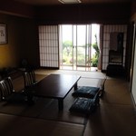 新八屋 - メインの部屋全体