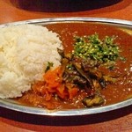 もつ千 - 【2012/5】豚ハラミカレー（大） 500円　※青唐辛子は自分で入れました