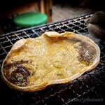 Isomaru Suisan - 人気メニューの蟹味噌甲羅焼
