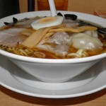 麺匠　大黒 - 特製肉ワンタンメン 880円 (醤油・太麺・大盛無料)