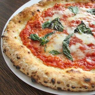 Pizzeria 244 - こだわりトマトソースがたっぷり。一番人気のマルゲリータ