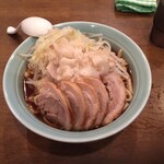 麺や あかつき - スープの中には…