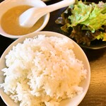 レストラン華林芭  - Aセットのライスとスープとさらだ