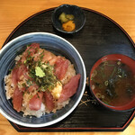 丸魚食堂 - トロマグロ丼 ¥1.050(税込)