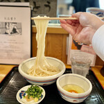 手打うどん かとう - モチモチで長いうどん