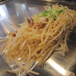 広島流お好み焼き 秀 - もやしイタメ　