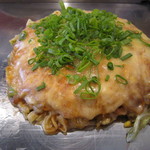 広島流お好み焼き 秀 - 秀スペシャル　（モチ・チーズ・大葉）　