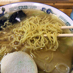 らぁめん ひまわり - 麺も油でピッカピカ