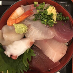 季節料理 鮮 - ツレのチラシ丼アップ