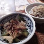 日の出横丁 - ゴーヤのお浸し／しらすおろし各280円