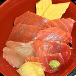 三崎港　海の幸 - 三崎マグロ食べ尽くし!4種のマグロ味わい丼2400円