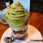 SweetSeason - 抹茶ソフトクリームと餡がタップり～(≧∀≦)白玉も入ってます！