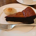 Hayashi No Kafe - 生チョコのような感じのガトーショコラ(ﾟДﾟ;)！！
                        